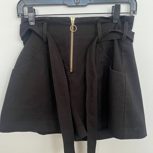 INTERMIX Shorts (NWT) Size 2 - Picture 4 of 7